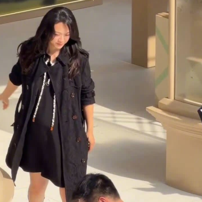 湯唯出席活動被目睹小腹隆起， 遭疑已懷上二胎。（圖／翻攝微博）